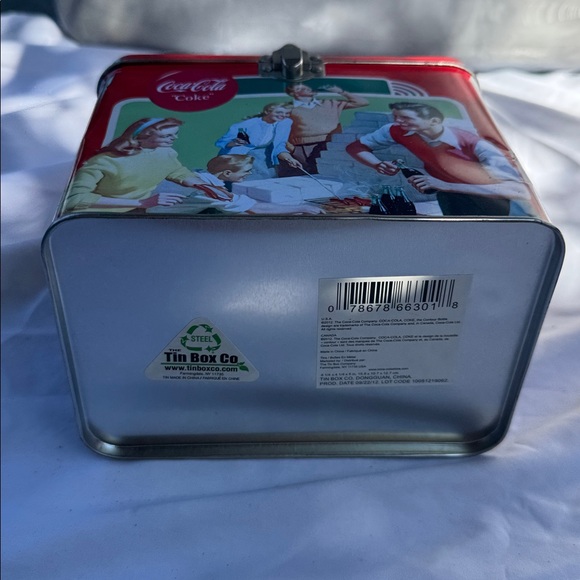 Coca-Cola Red Tin Box with Bottle Opener - Picture 5 of 7